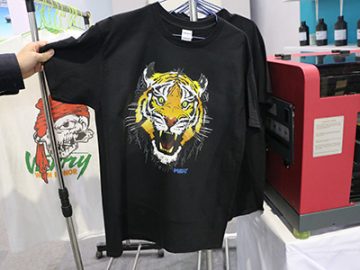 Црн маица дисплеј