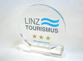 Јасни акрилни дисплеи