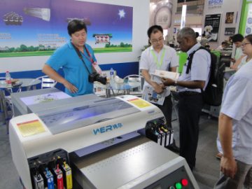 Колегата внимателно објаснување